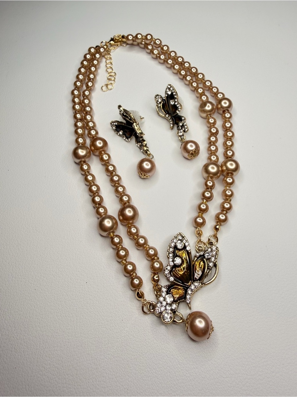 Champagne Pearl Butterfly Necklace Set - Picture 4 of 9